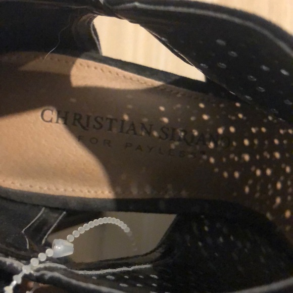 Heels - Picture 3 of 4